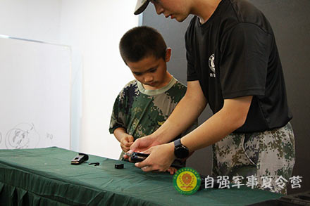 手槍拆卸組裝(zhuang)